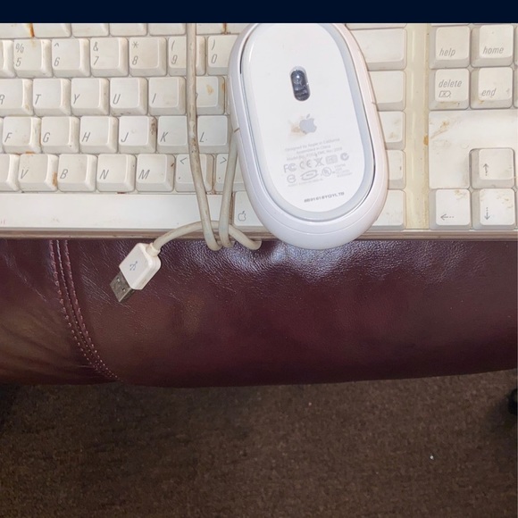 Apple keyboard and mouse - Picture 2 of 3